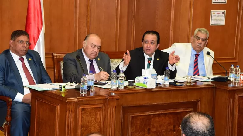 نقل البرلمان توصي بتشكيل لجنة واعداد تقرير بشان طريق حلوان/الصعيد