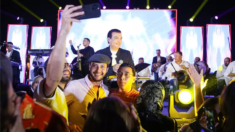 إيهاب توفيق يتألق بحفل جماهيري في العاصمة الإدارية.. صور