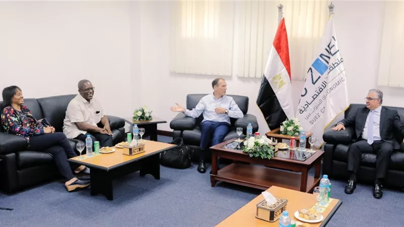 وفدا من المؤسسة البريطانية الدولية للاستثمار في زيارة للمنطقة الإقتصادية لقناة السويس
