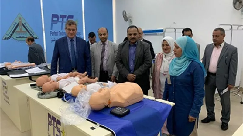 نائب رئيس جامعة بنها يتفقد معمل المهارات الطبية بمركز الاختبارات الالكترونية