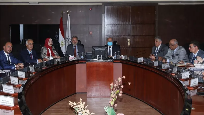 الوزير: القيادة السياسية وجهت بضرورة توطين صناعة النقل في مصر