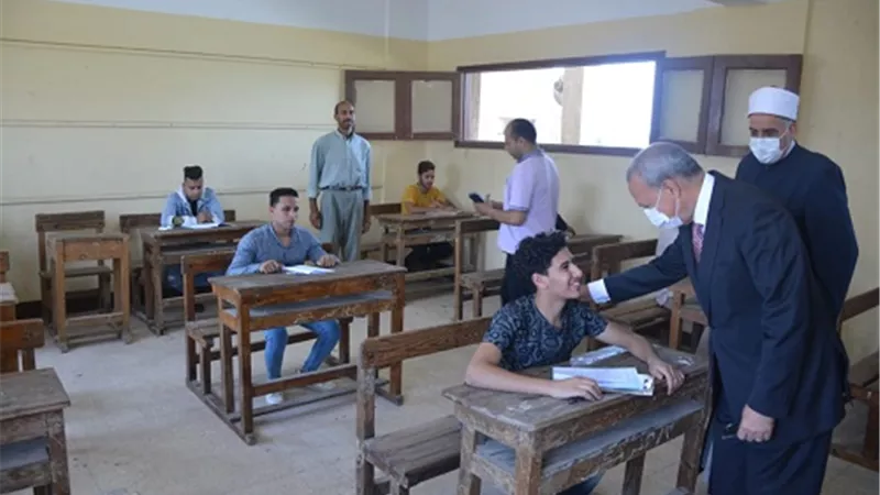 محافظ القليوبية يتفقد لجان امتحانات الثانوية الأزهرية ببنها وكفر شكر.. صور