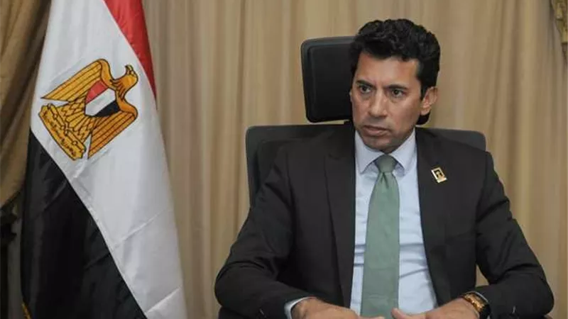 وزير الرياضة يعقد اجتماعاً طارئاً مع اتحاد الاسكواش لمناقشة ملابسات قرار اللاعب محمد الشوربجي