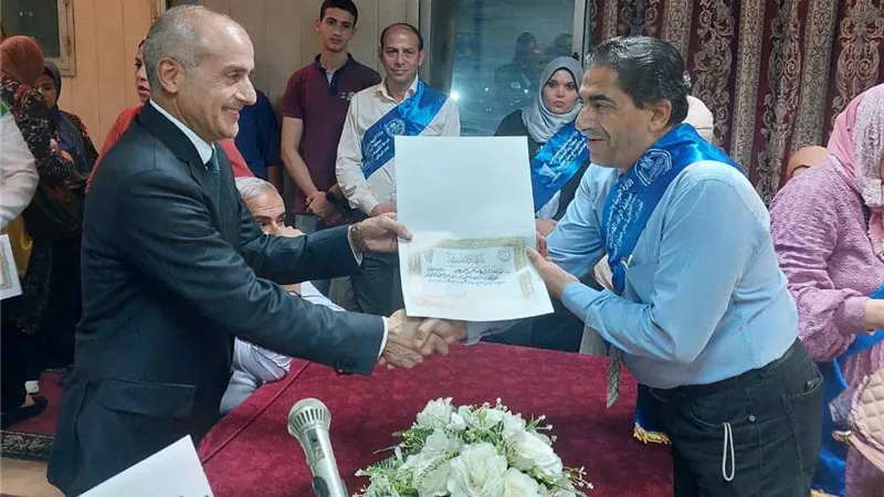 نائب وزير التعليم يكرم الرواد العام المثاليين في الإسماعيلية ..صور