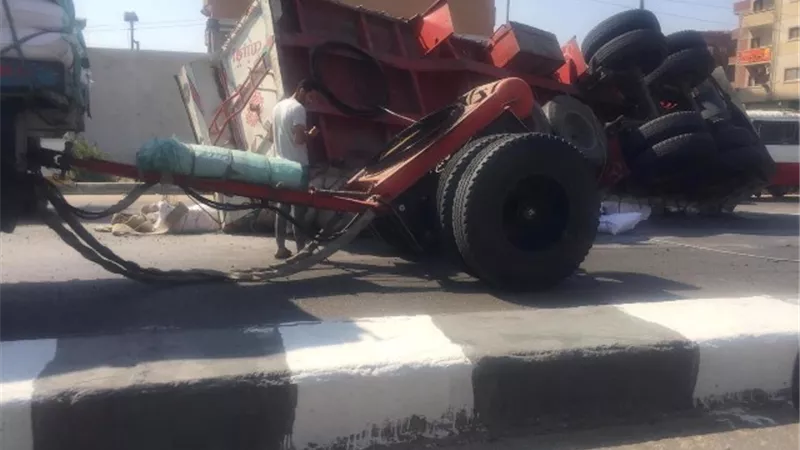 انقلاب مقطورة بالشرقية دون إصابات أو خسائر فى الأرواح