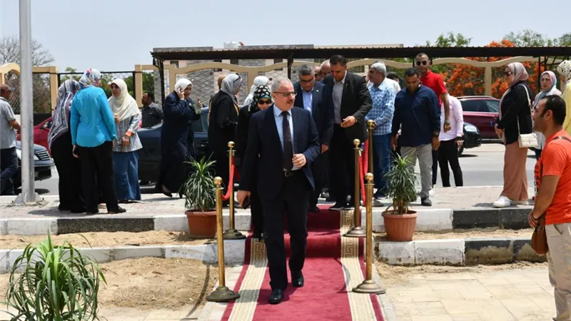 إفتتاح أعمال تطوير شبكة معلومات جامعة القناة ..صور