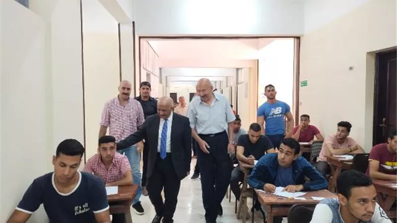 نائب رئيس جامعة الزقازيق يتابع سير الامتحانات بكليتى التربية الرياضية بنين وبنات