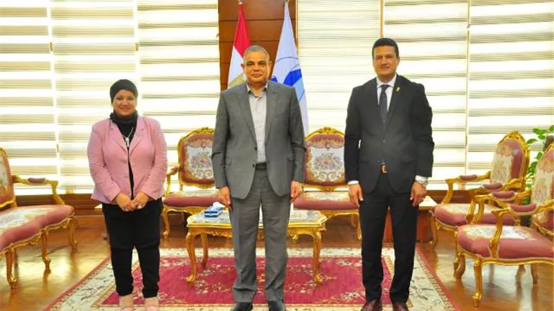 رئيس جامعة كفرالشيخ يستقبل المدير التنفيذى لمركز الأزهر العالمى للفتوى