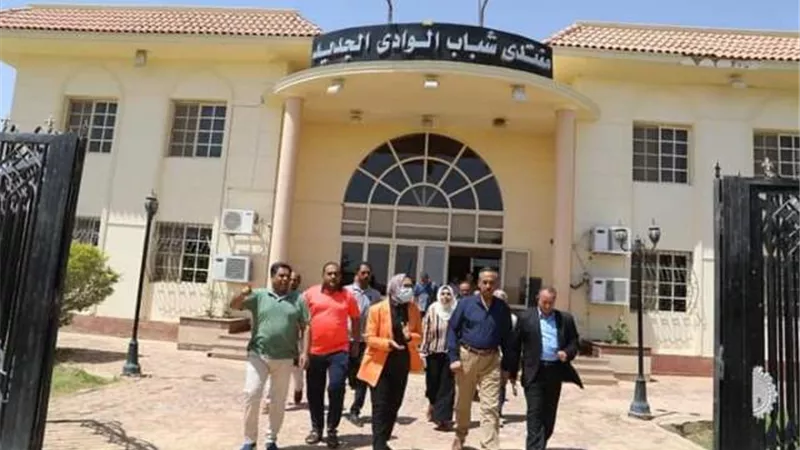 نائب محافظ الوادى الجديد تتفقد مركز 