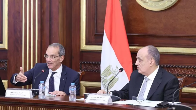وزير الاتصالات يستعرض استراتيجية الوزارة في تنمية المشروعات الصغيرة والمتوسطة