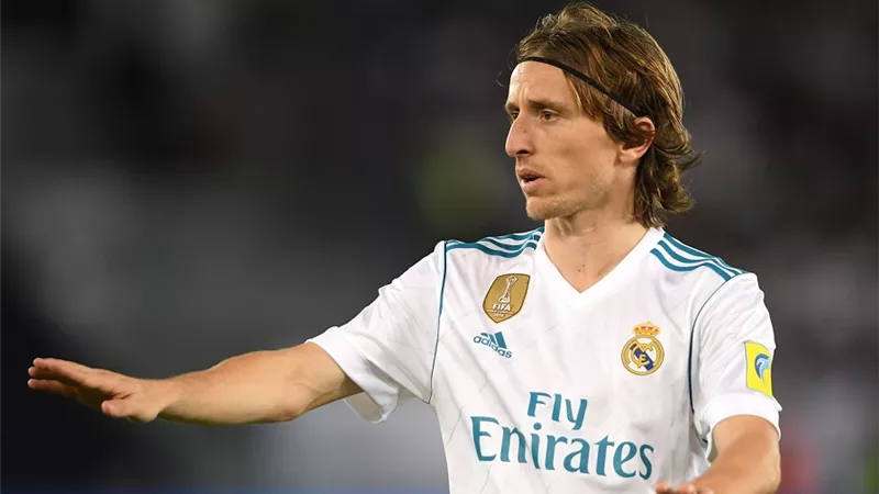 لوكا مودريتش يرشح صفقة قوية لـ ريال مدريد.. شاهد