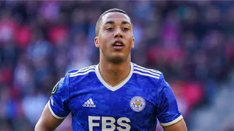 يوري تيليمانس يراوغ ليستر سيتى بشأن مستقبله
