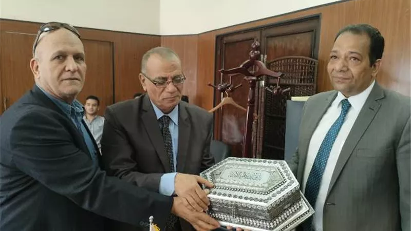رئيس محكمة العريش يلتقي اعضاء الفرقة القومية المسرحية بالعريش