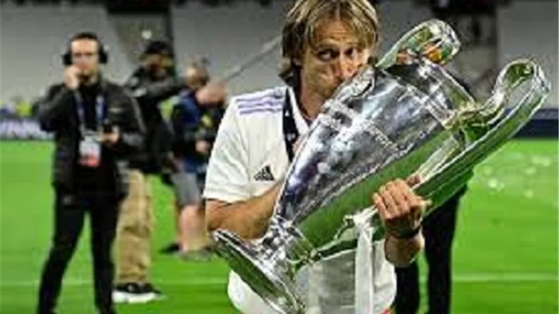 ريال مدريد يعلن تمديد عقد لوكامودوريتش