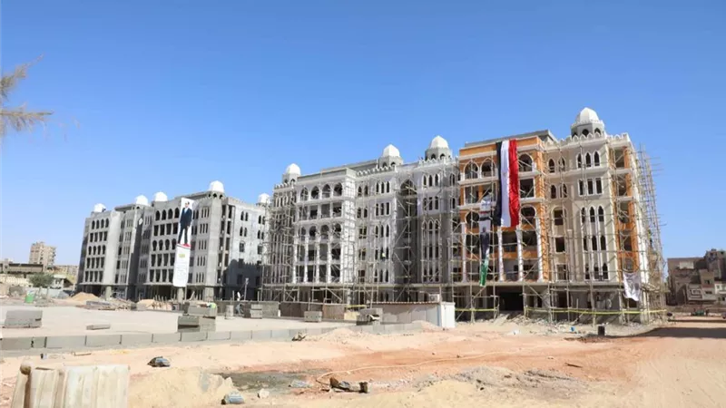 محافظ المنيا ورئيس صندوق التنمية الحضرية يبحثان الموقف التنفيذي لمشروع التطوير العمراني
