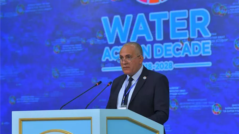 وزير الرى يشارك في 
