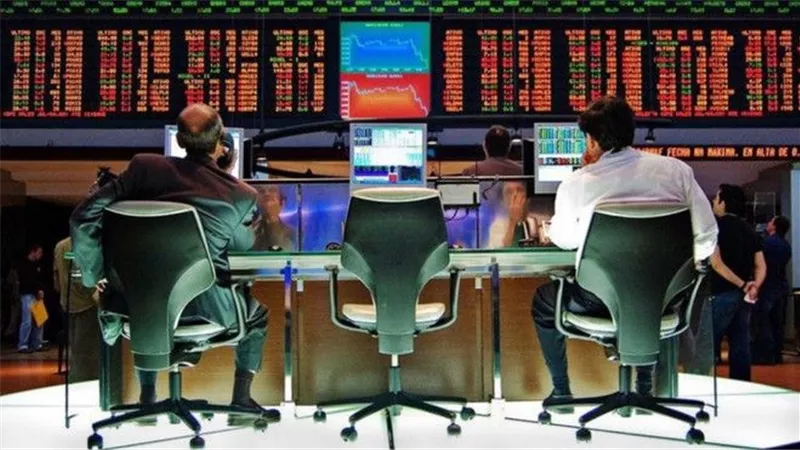 بورصة موسكو تخطط لإطلاق التداول بالعملات الأجنبية.. وبينها الدرهم الإماراتي