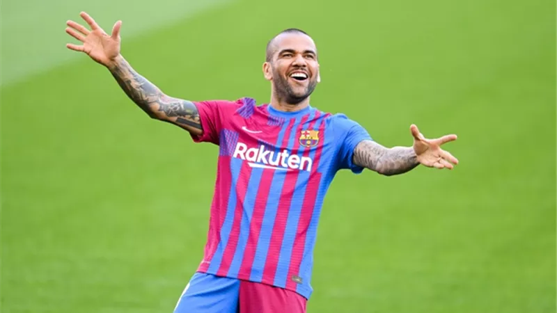 برشلونة يحدد بديل داني ألفيش
