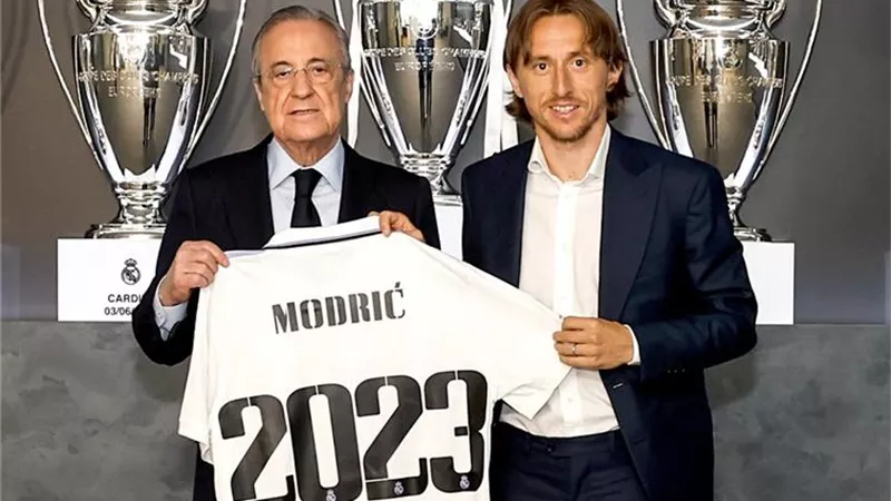 رسميا.. ريال مدريد يعلن تجديد عقد لوكا مودريتش