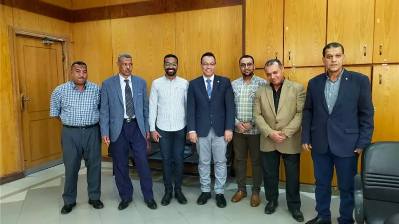 محافظ الأقصر يلتقى وفد وزارة المالية
