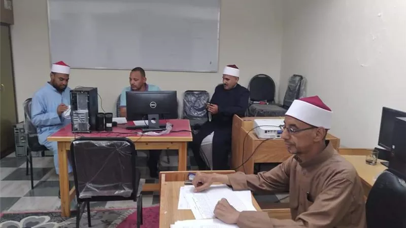 رئيس منطقة البحر الأحمر الأزهرية يتابع اختبارات الشفوى لشهادات القراءات بديوان عام المنطقة