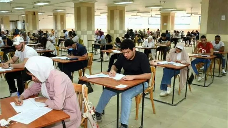 لأول مرة.. طلاب حقوق عين شمس يؤدون الامتحانات بنظام 