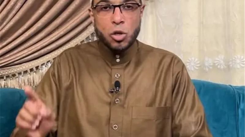 الشيخ ابو بكر ..احد علامات الساعة حذاء قد ظهر اخبر عنه الرسول