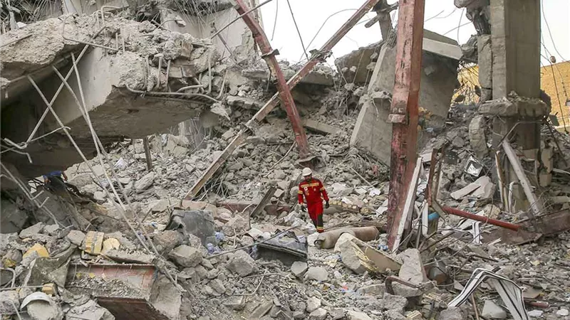 منظمة الطوارئ الإيرانية: قتلى وجرحى إثر انهيار مبنى في كرمانشاه