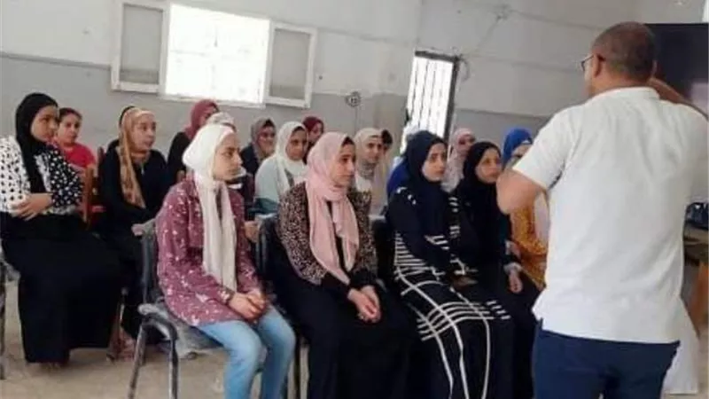 ندوة تثقيفية وملتقى حرفي لتعليم فن التفصيل بالباترون بمركز شباب الصوالح