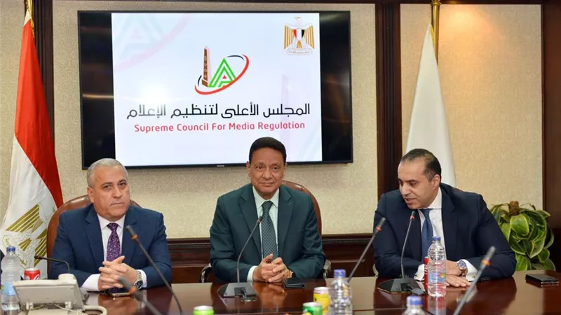 رئيسا الأعلى للإعلام والوطنية للصحافة يقدمان التهنئة للمستشار محمود فوزي
