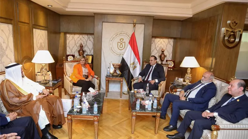 تعاون بين 