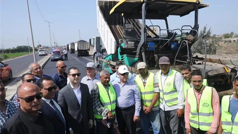 وزير النقل يتفقد معدلات تنفيذ عدد من مشروعات الطرق والكباري في 6 محافظات