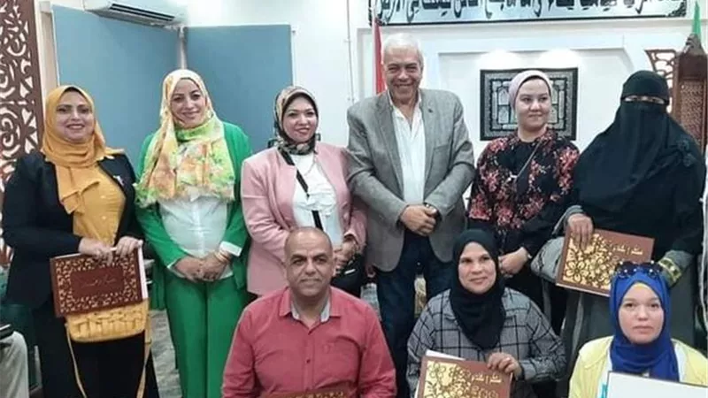 تعليم الإسماعيلية تكرم توجيه التربية الفنية ..صور