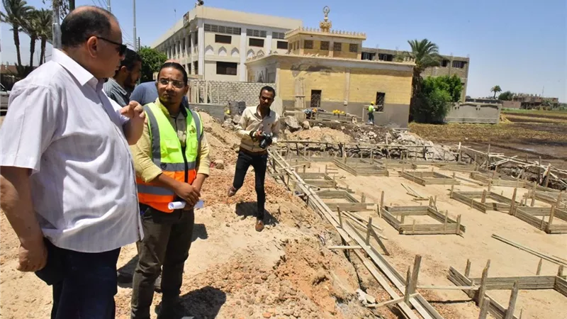 محافظ أسيوط يتفقد مشروعات حياة كريمة ببني رافع..صور