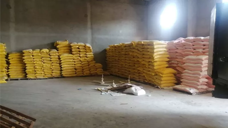 ضبط 410 طن مواد غذائية لإحتكارها وحجبها على الأسواق بالإسماعيلية..صور
