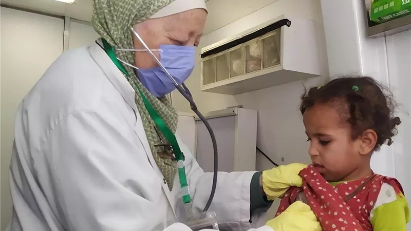 الكشف على 1345 مواطناُ في قافلة طبية بطما فيوم..صور
