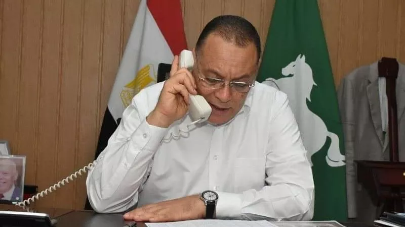 تليفونياً..محافظ الشرقية يُهنئ أوائل الشهادة الإعدادية بالتفوق