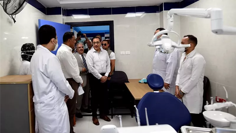 رئيس الوزراء يتفقد وحدة طب الأسرة بقرية 