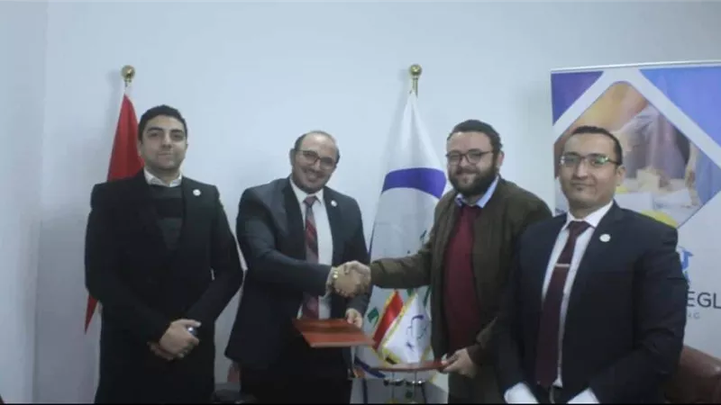 بالصور ..المؤتمر : يعقد دورات تدريب للشباب.. ويوقع بروتوكولات توظيف مع بعض الشركات