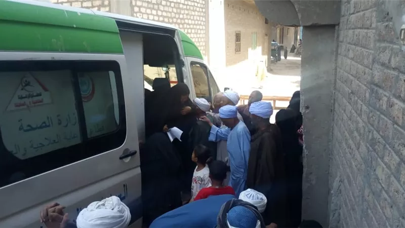 الكشف على 1102 مواطنا بالقافلة الطبية المجانية بدشنا ضمن مبادرة 