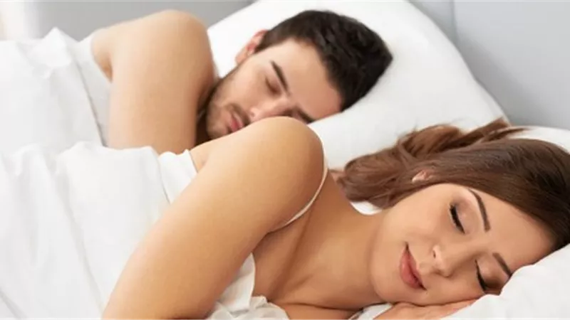 النوم وحدك أو بجانب شريك.. دراسة توضح أيهما أفضل لصحتك