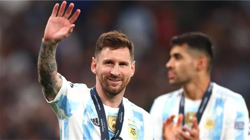 ألفاريز : ميسى يستحق الفوز بكأس العالم قبل اعتزاله