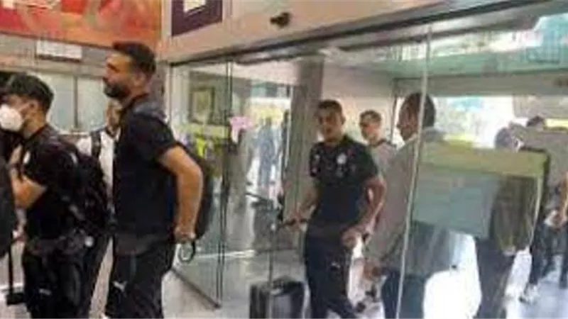 منتخب مصر يغادر مطار القاهرة لخوض مباراة كوريا الجنوبية الودية