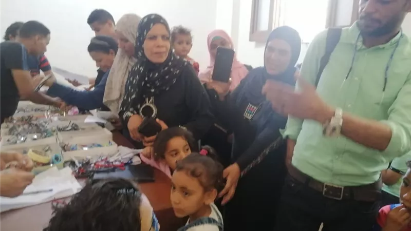 توقيع الكشف الطبى على عيون ٢٠٠ حالة بقرية الرياينة بأرمنت