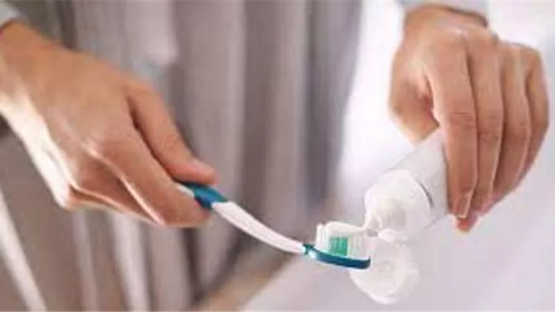 منها تلميع الإكسسوارات..تعرفى على استخدامات غير متوقعة لمعجون الأسنان