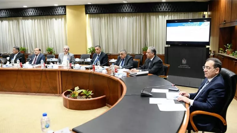 وزير البترول : بدء اجراءات إقامة منطقة بترولية جديدة 