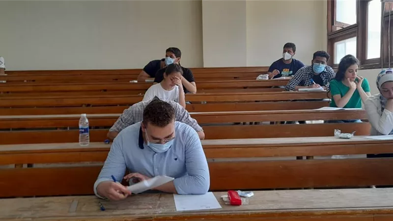 ١٠٥٩٥ طالباً يؤدون امتحانات اَخر العام بألسن عين شمس..صور
