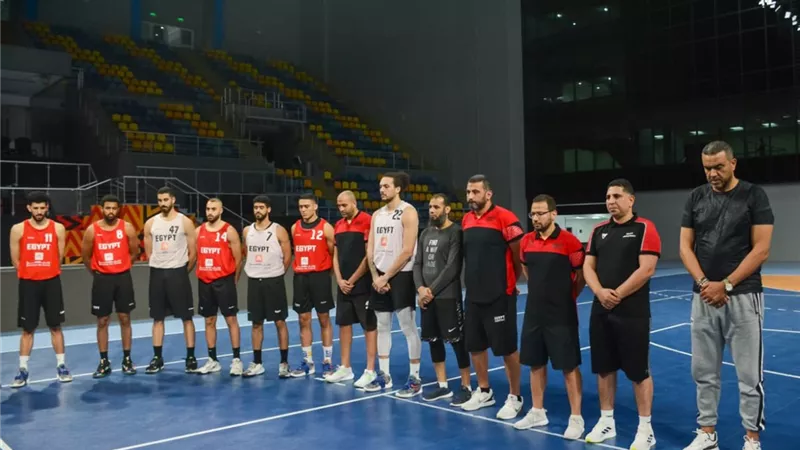 دقيقة حداد فى مران منتخب مصر على روح كريم أبو قورة