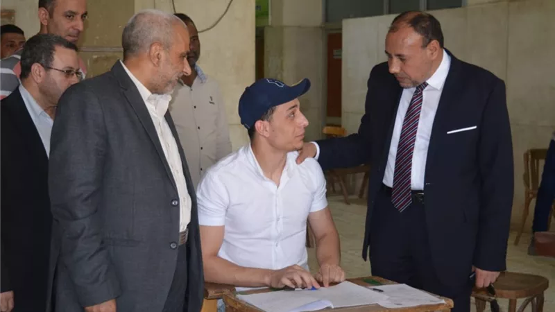 نائب رئيس جامعة الأزهر للوجه القبلي يتفقد لجان امتحانات الفصل الدراسي الثاني بكلية الزراعة والشريعة والقانون بأسيوط