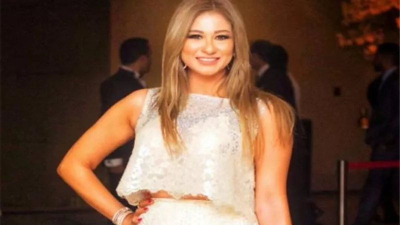 بـ عين زرقاء.. انجى شرف تكشف عن عمل جديد لها
